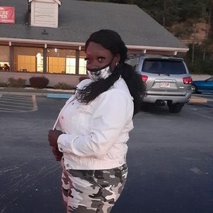 Meet your Posher, Mia